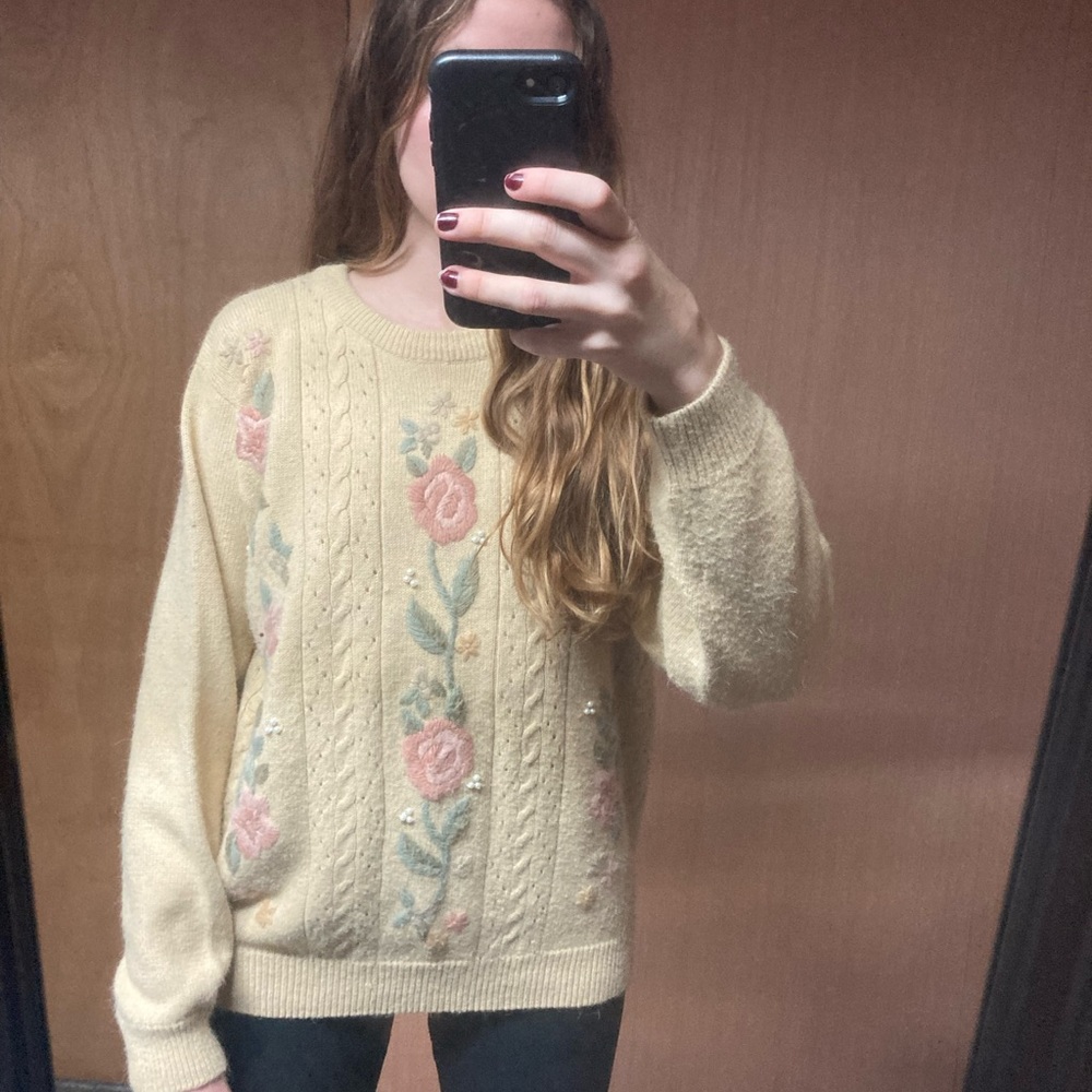 Vintage Floral Sweater - Picture 2 of 10